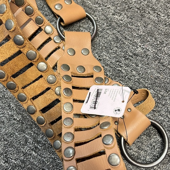 Free People Calgary Belt Brown Studded Belt new with tags S/M - Picture 2 of 3